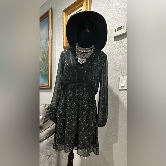 Zara M size short dress ( 100% Polyester ) - Picture 9 of 12